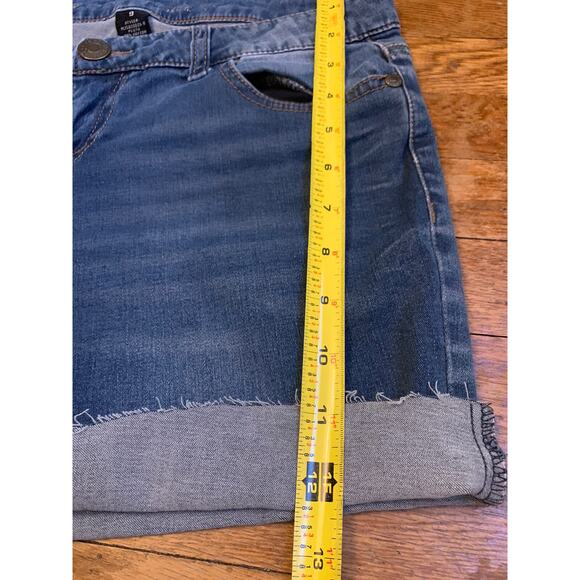 Celebrity Pink Denim Jean Shorts Juniors Sz 9 Embellished Pockets Cuffed LowRise - Picture 12 of 12